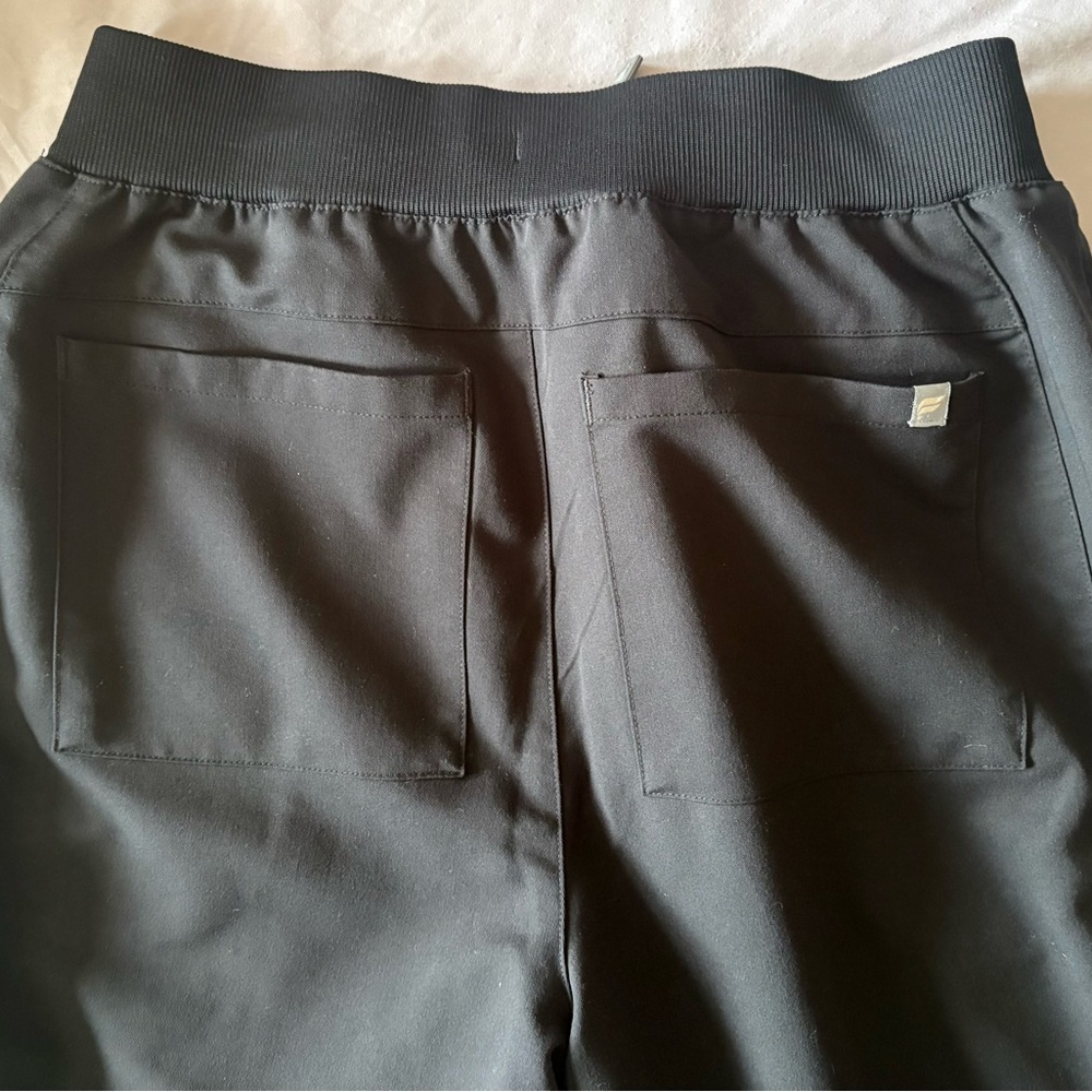 Fabletics Scrub Set - image 4